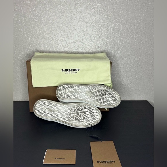 EUC Burberry women’s Salmond slip on- size 36.5 (6 1/2) - Picture 4 of 6